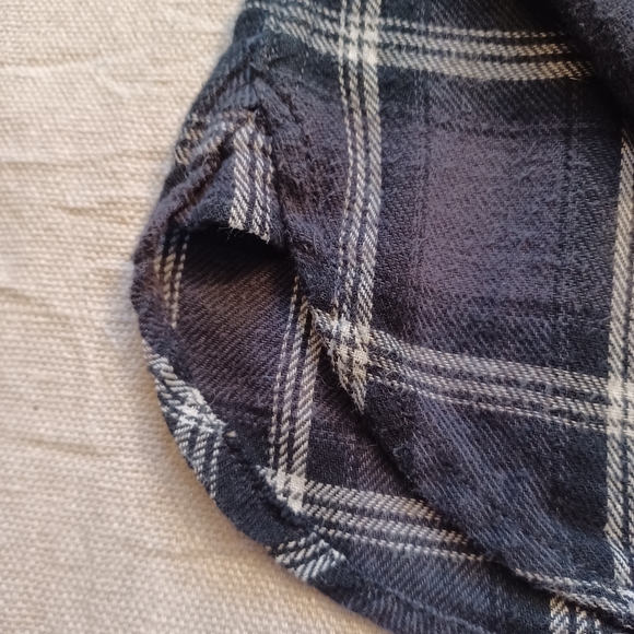 Woolrich Plaid Flannel Button Down Shirt Women's Size Medium - Picture 4 of 8